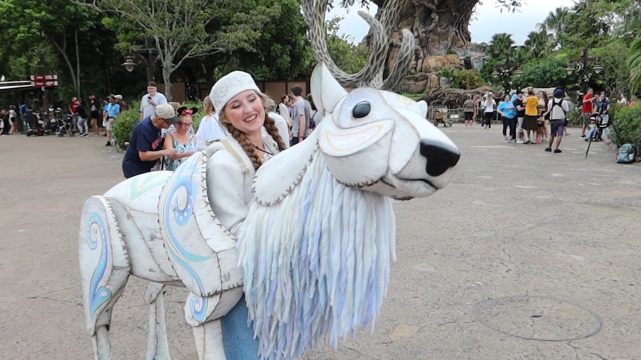 Christmas Is Amazing At Disney's Animal Kingdom! Characters in Holiday Outfits, Food & Puppets! The Tim Tracker