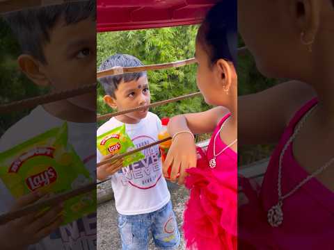 Khushi ko train me se kuch nehi chaiye 😆😆comedy #funny #shorts #reels #viralvideo #comedy