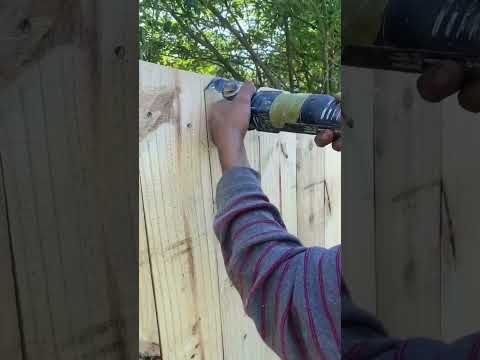 Making motifs on wooden fences. #shorts