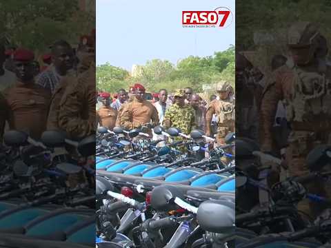 Le Capitaine Ibrahim Traoré remet 400 tracteurs et 239 motoculteurs aux producteurs burkinabè #faso7