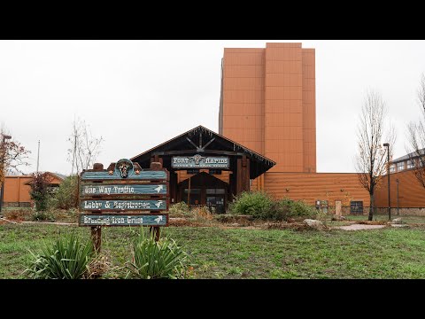 Exploring The Largest Abandoned Indoor Waterpark