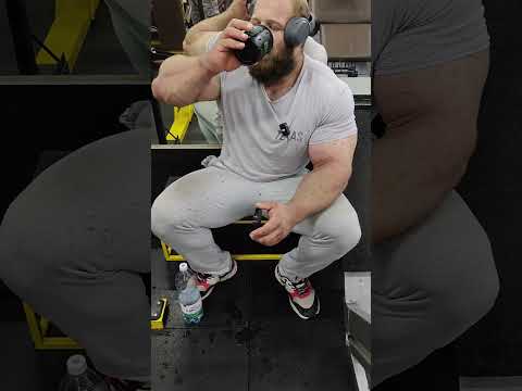 Смаев показал как нужно пить  BCAA #смаев #BCAA #СМАЕВПОЯСНИЛ