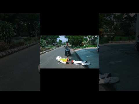 Upin meninggal ! Di tabrak ibnu sampai badannya putus #lucu #duniadinda #ngakak #komedi #funny
