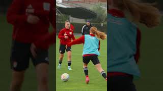 Mannschaftstraining unter Palmen