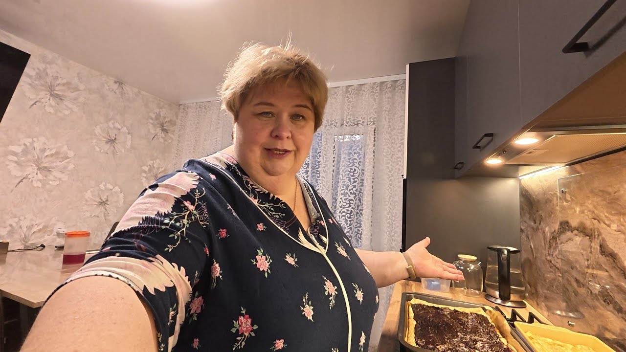 Сегодня пеку мой любимый пирог. Забрали картины которые очень ждал Абдугани.