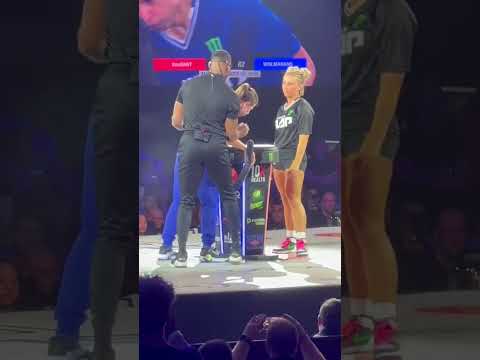 Paige VanZant absorbs and delivers strong slaps in Power Slap debut 👋