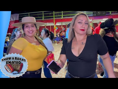 Bailando Priscilla Jenni y Jessica Mix Clasicos Rancheros Escenciales de la Cumbia Eventos Loko Beno