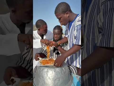 Le plat de spaghettis de Boukary a été pris
