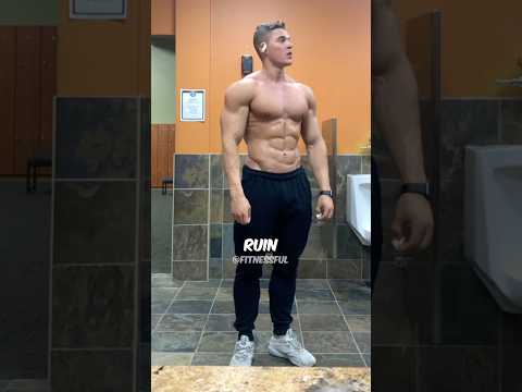 The Worst Gym Flex Ever (@mattgreggo)