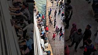 কুলিদের তুলকালাম কান্ড দেখুন 🫡