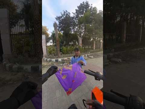 बच्चा उदास हो गया था 😢💯 #humanity #humble #helpinghands #kite #happiness #youtubeshorts #shorts