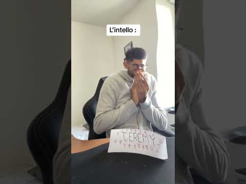 La prof demande d’écrire nos prénoms sur une feuille 🤣