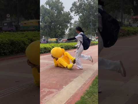 Cute girls na mere teddy bear ko india gate per 🥺 #trending #india #cutegirls #prank #public 🥺😭...