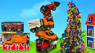 Oyuncak Spor Araba Çöp Kamyonuna Çarptı! 🚗🚛 Polis Arabası ve Araçlar Şehri Temizliyor | Kidibli