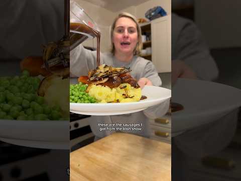 BANGERS AND MASH a British classic for this American living mum #familydinner #motherhood #mumof3