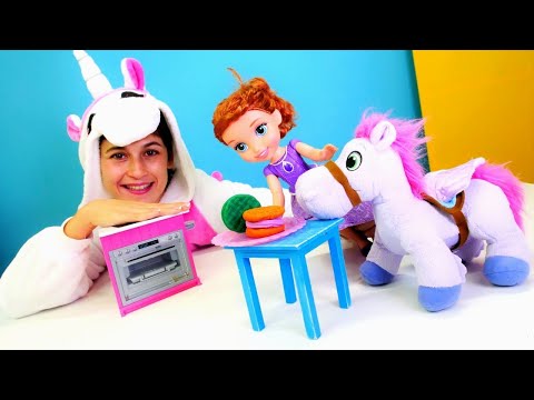 Play-Doh video. Prenses Sofya ve oyuncak Peppa Pig ile Unicorn cafesinde yemekler yapalım!