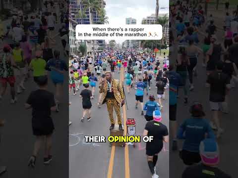 When there's a rapper in the middle of the marathon 🏃‍♀️🏃