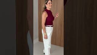 Vídeo adicional 5 do item Regata Maya Wavy - Marsala - Minimalismo com Textura e Gola Alta Sofisticada