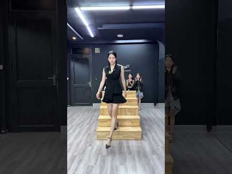 Các lỗi sai khi catwalk với bậc thang #bybacademy #thanhhuyennguyen #daotaonguoimau