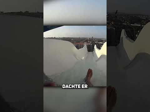 Er rutscht eine Todesrutsche 😳
