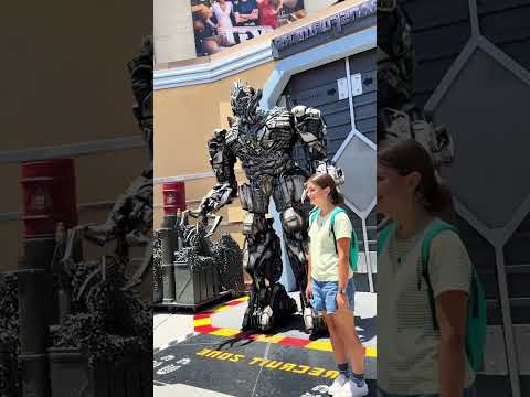 Megarron universal studios funny moments 🤣🤣#megatron #transformers #universalstudios #fyp #funny
