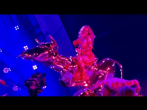 Beyoncé - TYRANT/THIQUE/LEVII'S JEANS - Live from The Cowboy Carter Tour at Metlife Stadium