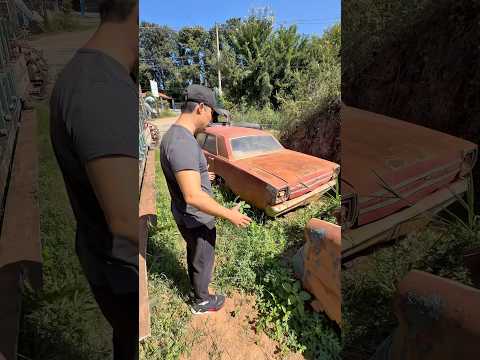 Esse carro estava abandonado há mais de 20 anos e veio parar aqui 😧