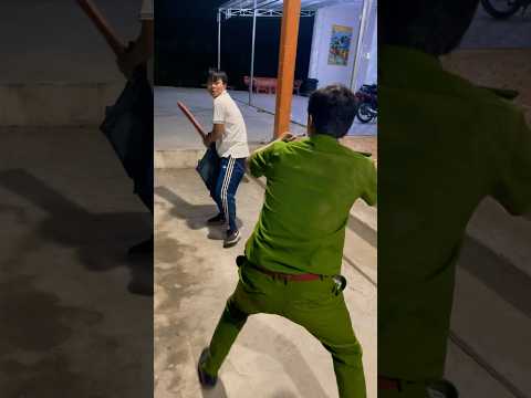 Công an 👮‍♀️ bắt tên tội phạm
