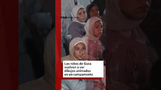 Los niños de Gaza vuelven a ver dibujos animados en un campamento