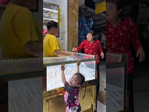 Chủ quán bỏ vàng vô tô làm khách mua hết nồi bún riêu #chitidi #giaitri #haihuoc #funny#windnet
