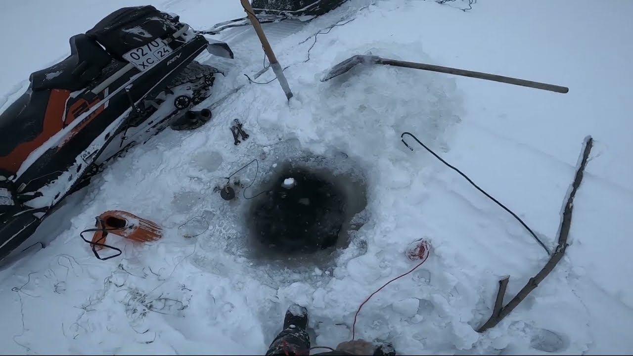 (24)Зимняя рыбалка на Севере. Улов налима и установка нового перемёта на Енисее