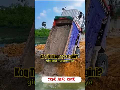 Truk pasir menurunkan muatannya #truk #truck #viral