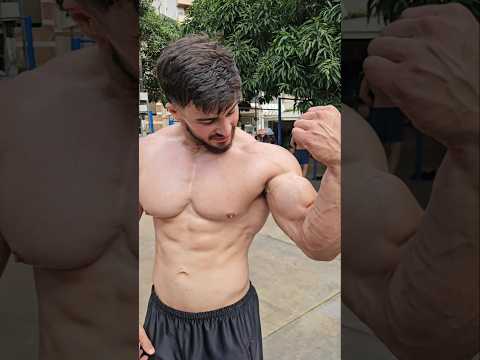 💪 NATURAL vs HORMONIZADO: Quem tem o MAIOR braço? 😱🔥 #shape #maromba #musculação #fitness #fyp