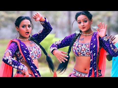 आखिर क्यों शादी शुदा औरते इयरफोन मे सुन रही है यह गाना | कमर धके सुतेला #khushiraj_viral_dance #hit
