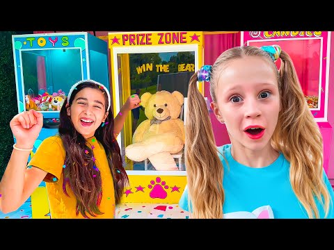 ¡Nastya y sus amigos en la zona de premios! ¿Quién ganará el gran oso de peluche?