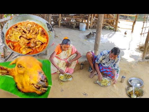 GOAT HEAD CURRY with PAPAYA cooking by santali tribe grandma for eating with Rice || Mutton curry