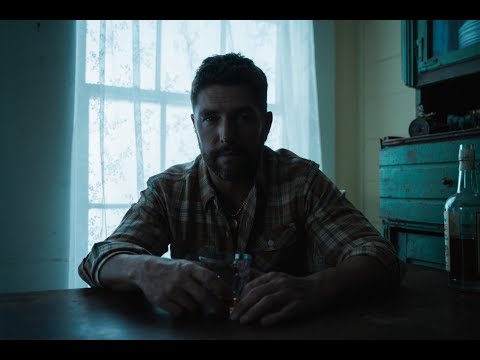 Chris Lane - She's Got A Type (Official Music Video)