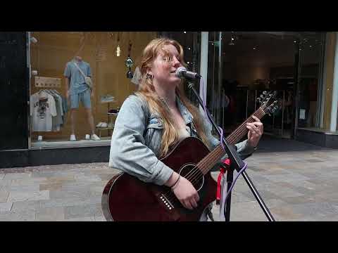 Meet Sara with a Performance of "What's Up" by 4 Non Blondes