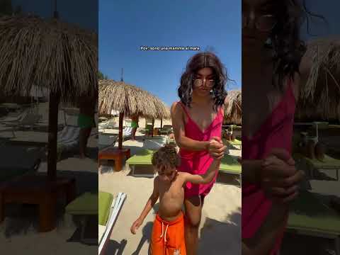 Le mamme al mare - Kiro Ebra #shorts #comedy #mamme #mare