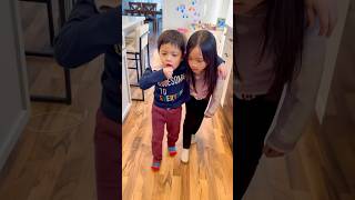 Sister always ready to help baby brother 👶🏻❤️👧🏻