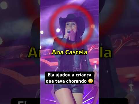 Ana Castela ajuda CONSOLAR uma mini fã no show..