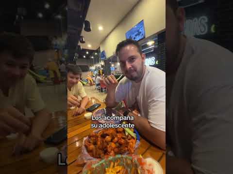 Querían cenar solos peeeeero …  #juanchomolina #hijo #adolescente #fyp