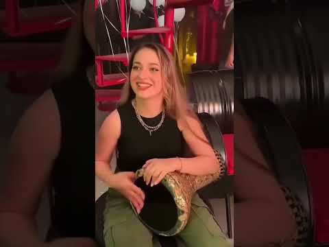 احلا دربكة من تحت ايد لانا