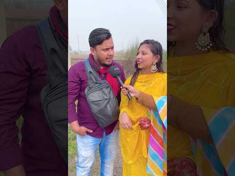 (আচ্ছা বলুন তো দেখি) কোন জিনিস ছেলেরা ঢেকে রাখে, কিন্তু মেয়েরা সবাইকে দেখিয়ে বেড়ায় !