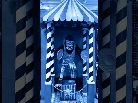 Orang Ini Dihantui Sama Animatronik Kera Jolly Chimp 😨
