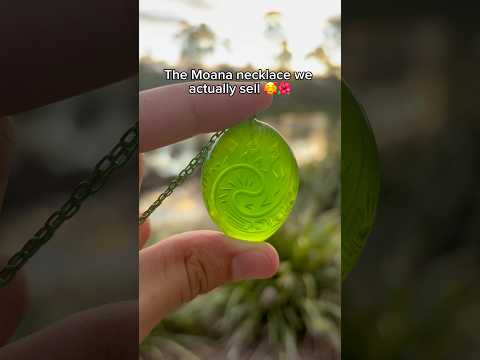 Did you know it glows in the dark? Wait for it! ❇️👀 #moana #disney #moana2 #jewlery