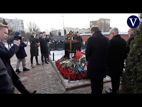 Cientos de moscovitas rinden recuerdan a Navalni en el primer aniversario de su muerte