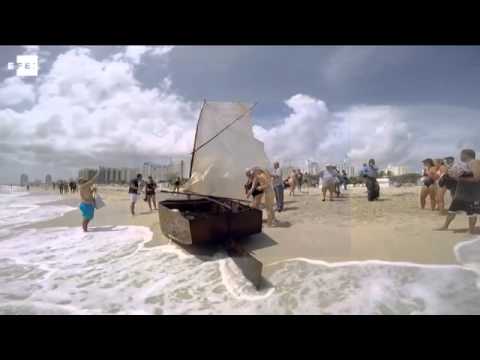Un grupo de doce cubanos llega en balsa a Miami Beach