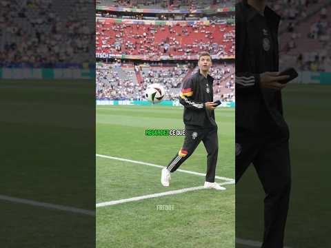 Thomas Müller et le ballon qui ne voulait pas atteindre l’écran ! 😅