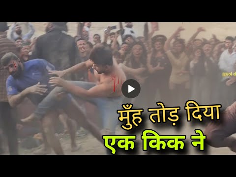 गुस्से में हुआ बेकाबू मुंह पर मारी लात